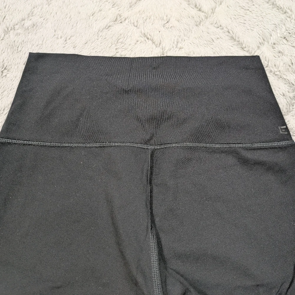 Everlane Shorts Women's S Black Perform Bike High Rise Yoga Light Compression 8”